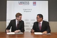 (L – R) Signing the deal are Dr Torsten Derr, Global Head of Material Protection Products business unit, Mr. Shae Toh Hock, Senior Vice President, Corporate Planning & Development, Nipsea Group
